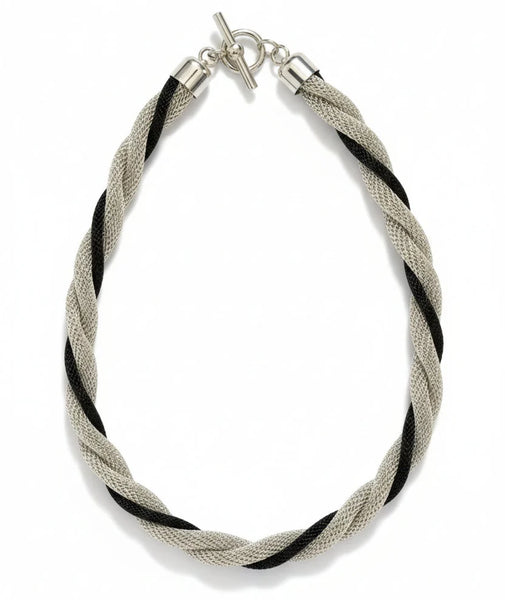 Necklace with three twisted mesh stands