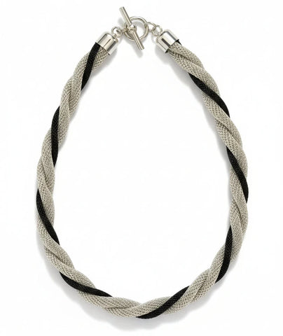 Necklace with three twisted mesh stands