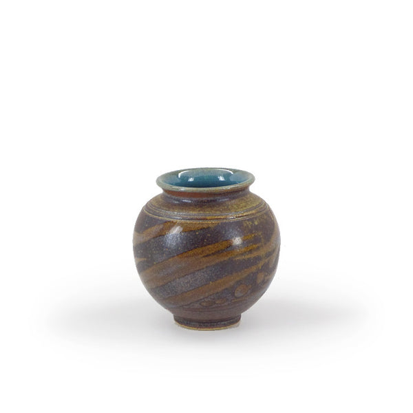 Classic round stoneware vase with grass design